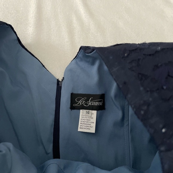 NEW La Femme [ 14 ] 3/4 Sleeve Embellished‎ Lace A-Line Gown in Navy - Picture 4 of 12